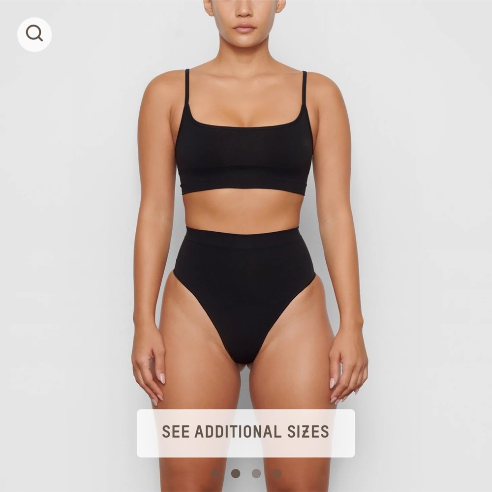 NWT Skims sculpting mid waist thong